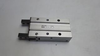 SMC MHY2-25D2-M9BAV 180° Angular Air Gripper